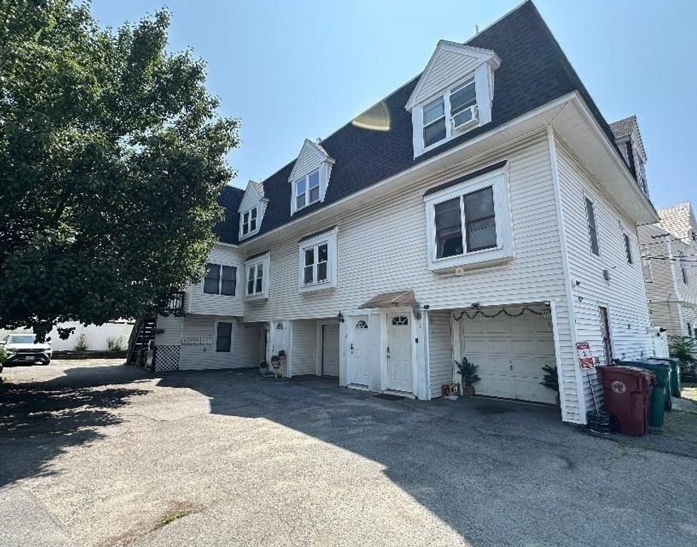 54 Gates St 2, Lowell, MA 01851