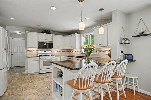 15 Sawmill Dr, Northborough, MA 01532