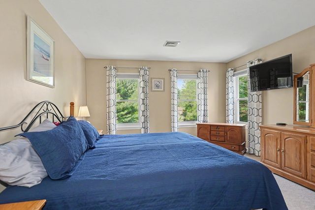 15 Sawmill Dr, Northborough, MA 01532
