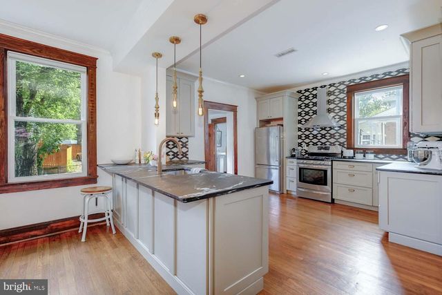706 VAN BUREN ST NW, Washington, DC 20012