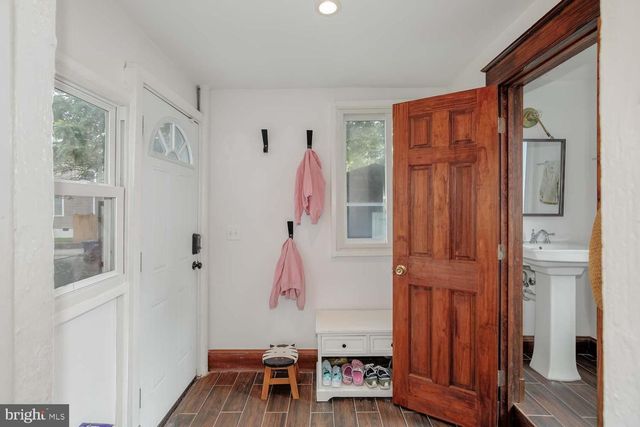 706 VAN BUREN ST NW, Washington, DC 20012