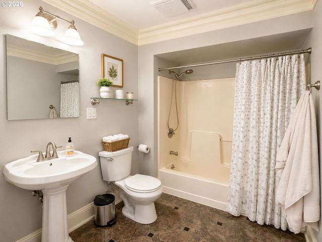 38495 Sw LAURELWOOD Rd, Gaston, OR 97119