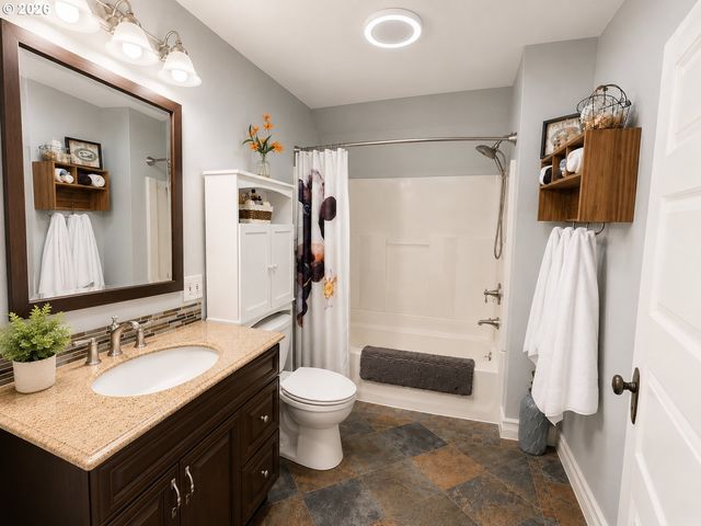 38495 Sw LAURELWOOD Rd, Gaston, OR 97119