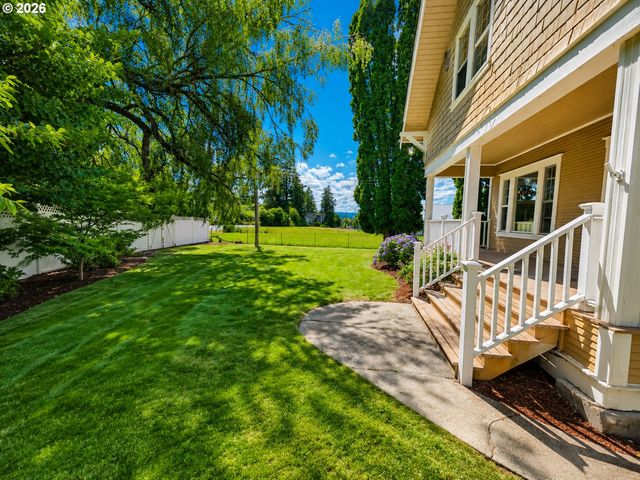 38495 Sw LAURELWOOD Rd, Gaston, OR 97119