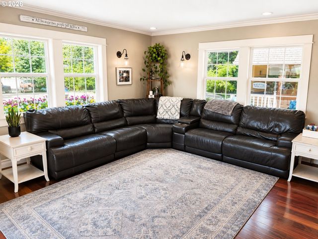 38495 Sw LAURELWOOD Rd, Gaston, OR 97119