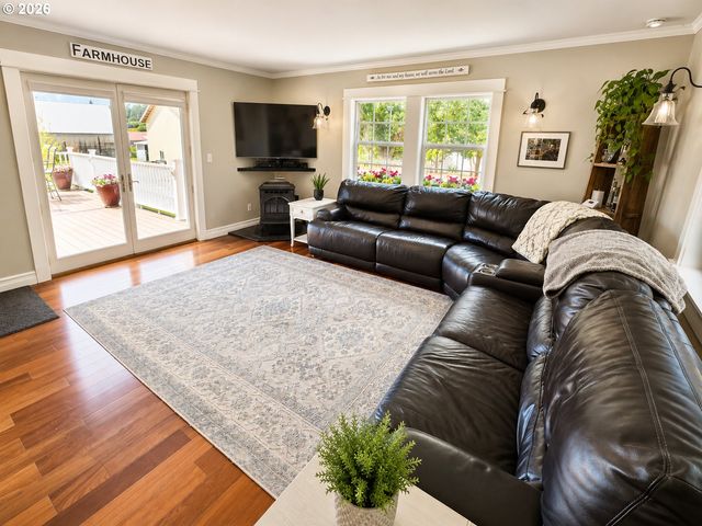 38495 Sw LAURELWOOD Rd, Gaston, OR 97119