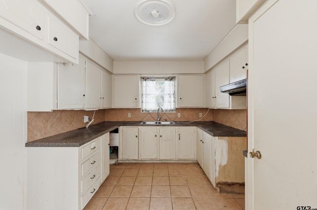 3404 Benbrook Dr, Tyler, TX 75702