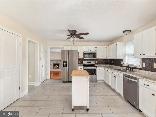 211 KILLDEER RD, Stephens City, VA 22655