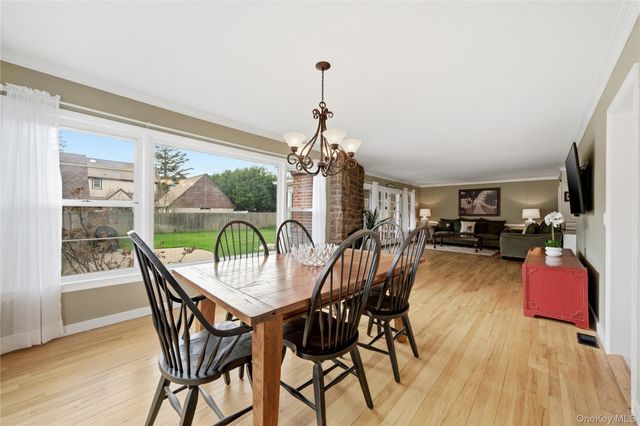 36 Hemlock Lane, Bay Shore, NY 11706