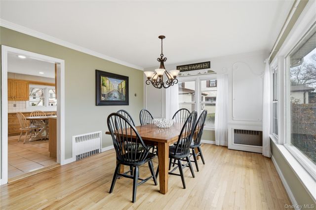 36 Hemlock Lane, Bay Shore, NY 11706