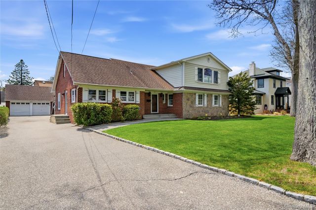 36 Hemlock Lane, Bay Shore, NY 11706