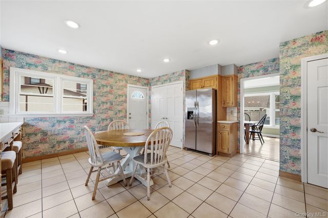 36 Hemlock Lane, Bay Shore, NY 11706