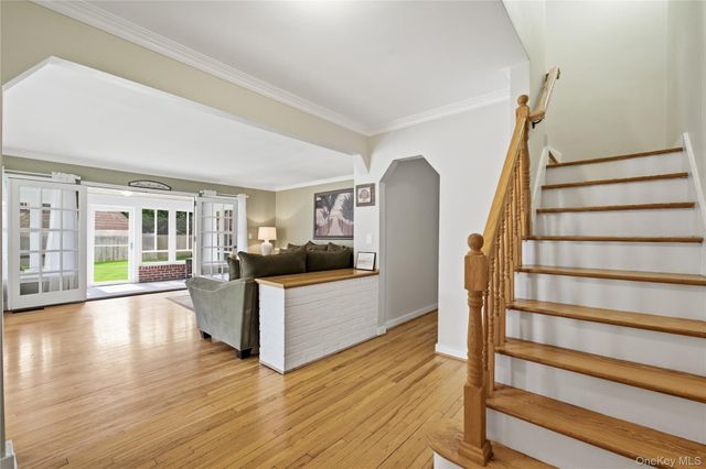 36 Hemlock Lane, Bay Shore, NY 11706
