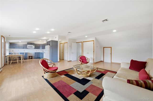 36 Hemlock Lane, Bay Shore, NY 11706