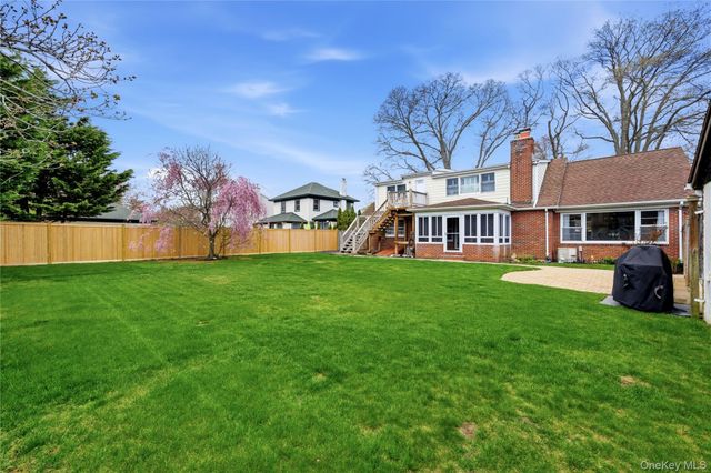 36 Hemlock Lane, Bay Shore, NY 11706