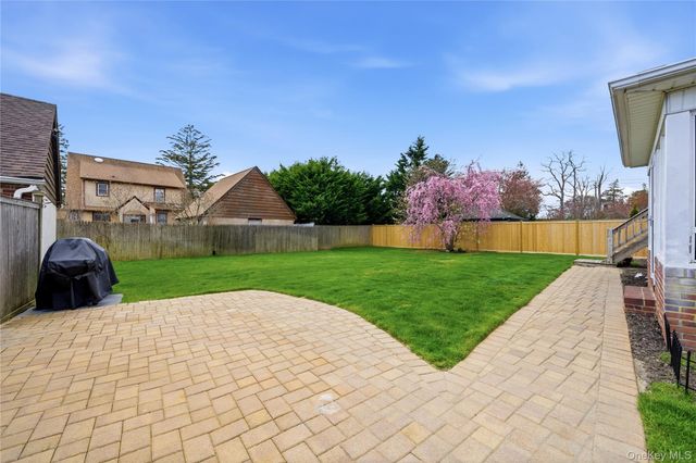 36 Hemlock Lane, Bay Shore, NY 11706