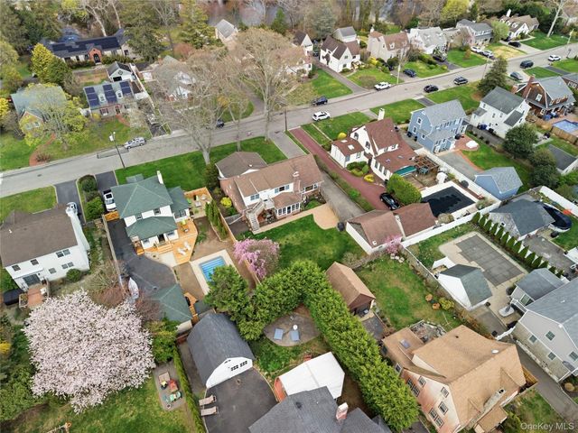 36 Hemlock Lane, Bay Shore, NY 11706
