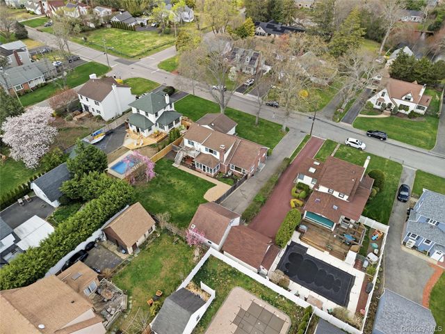 36 Hemlock Lane, Bay Shore, NY 11706