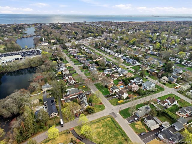 36 Hemlock Lane, Bay Shore, NY 11706