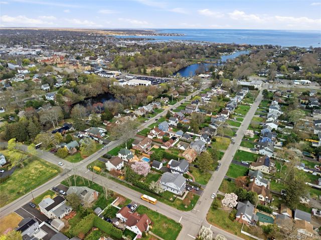 36 Hemlock Lane, Bay Shore, NY 11706