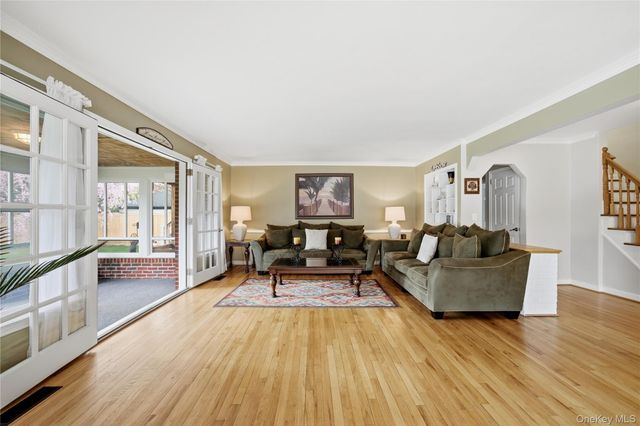 36 Hemlock Lane, Bay Shore, NY 11706