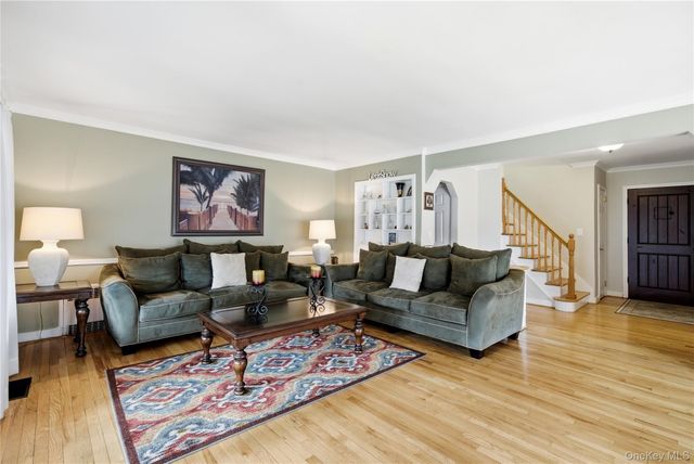36 Hemlock Lane, Bay Shore, NY 11706