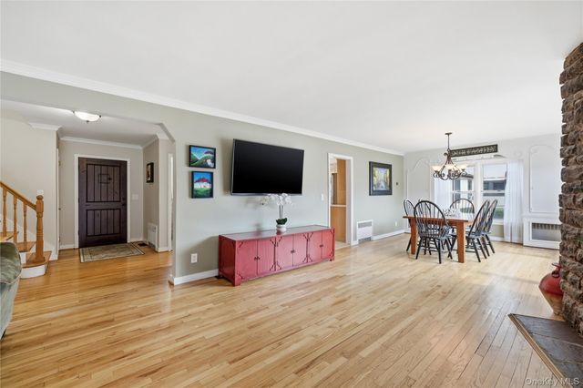 36 Hemlock Lane, Bay Shore, NY 11706
