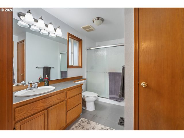 26302 Ne 206TH Ave, Battle Ground, WA 98604