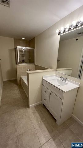 102 Central Park Place 102, Ramsey, NJ 07446
