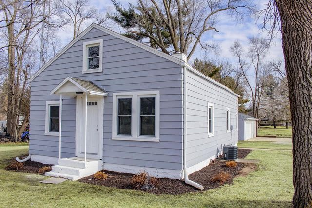 N1092 Clover ROAD, Genoa City, WI 53128