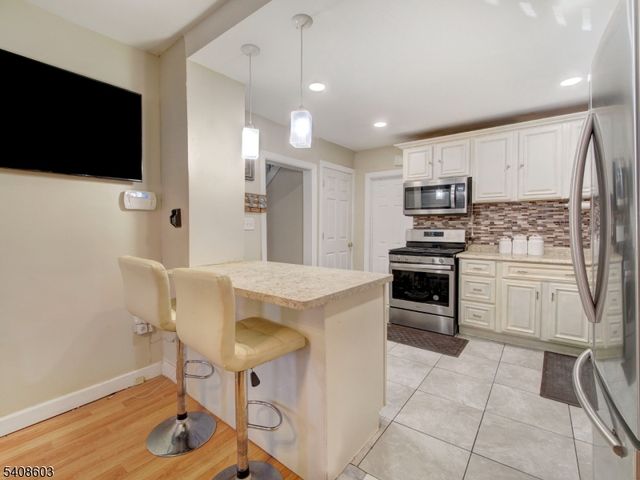 238 E 8Th Ave, Roselle Boro, NJ 07203