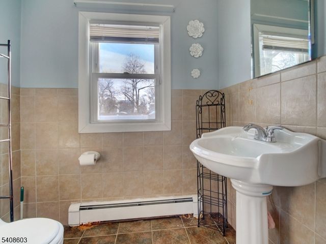 238 E 8Th Ave, Roselle Boro, NJ 07203