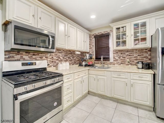 238 E 8Th Ave, Roselle Boro, NJ 07203