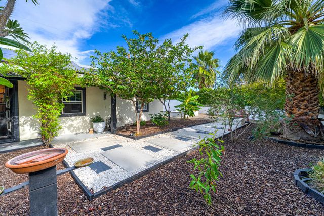 3882 E Sunny Dunes Road, Palm Springs, CA 92264