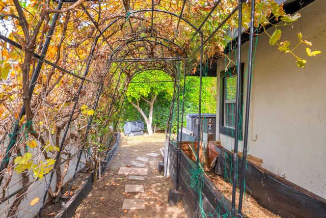 3882 E Sunny Dunes Road, Palm Springs, CA 92264