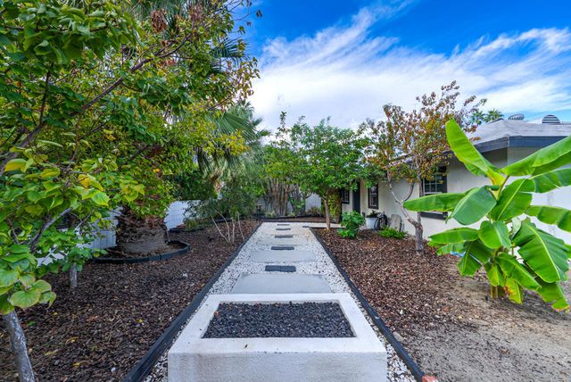 3882 E Sunny Dunes Road, Palm Springs, CA 92264