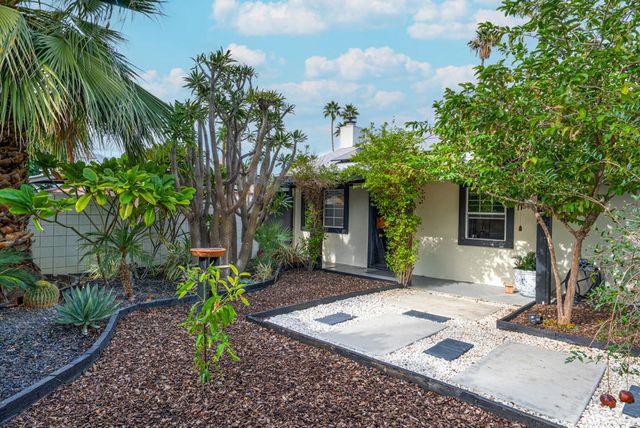 3882 E Sunny Dunes Road, Palm Springs, CA 92264