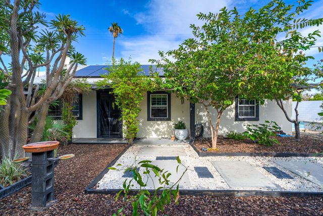 3882 E Sunny Dunes Road, Palm Springs, CA 92264