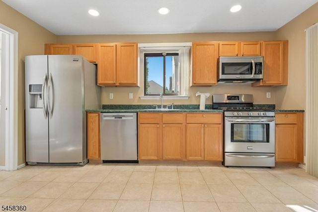 9 Brook St, Franklin Twp., NJ 08873