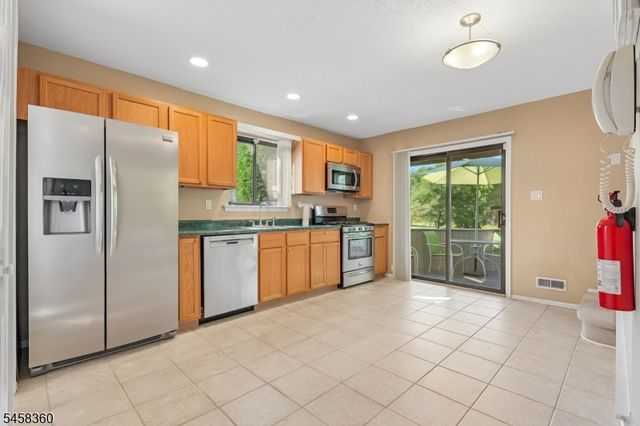 9 Brook St, Franklin Twp., NJ 08873