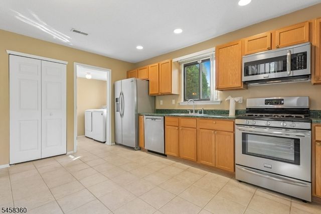 9 Brook St, Franklin Twp., NJ 08873