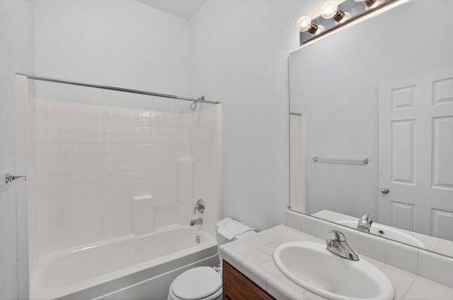 2395 Cayman Dr, Lodi, CA 95240