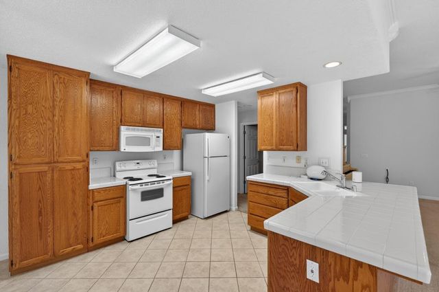 2395 Cayman Dr, Lodi, CA 95240