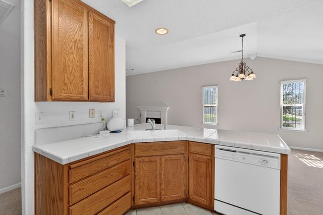 2395 Cayman Dr, Lodi, CA 95240