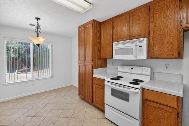 2395 Cayman Dr, Lodi, CA 95240