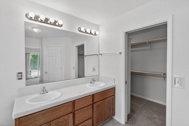 2395 Cayman Dr, Lodi, CA 95240