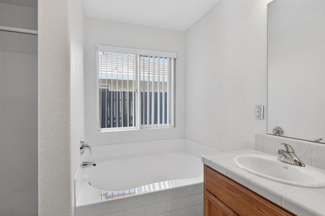 2395 Cayman Dr, Lodi, CA 95240