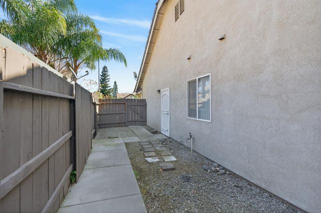 2395 Cayman Dr, Lodi, CA 95240