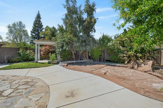 2395 Cayman Dr, Lodi, CA 95240