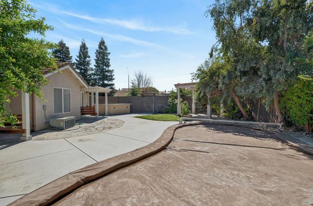 2395 Cayman Dr, Lodi, CA 95240